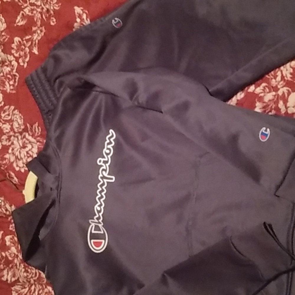 Selling this 2 piece champion boys set size 7 8